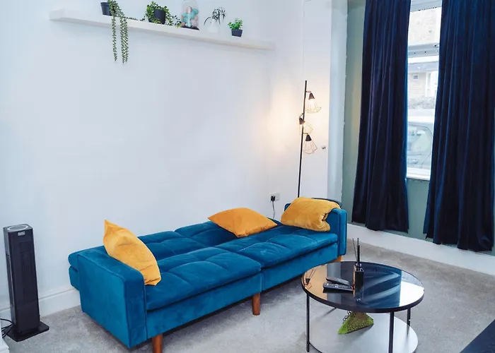 Chic 2 Bedroom