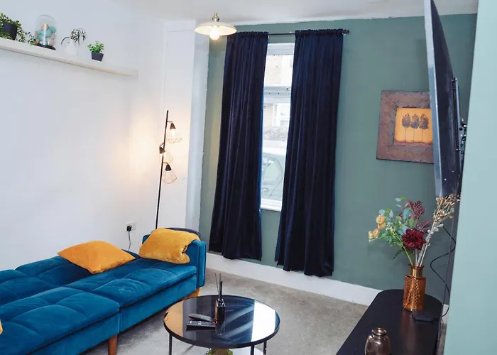 Chic 2 Bedroom